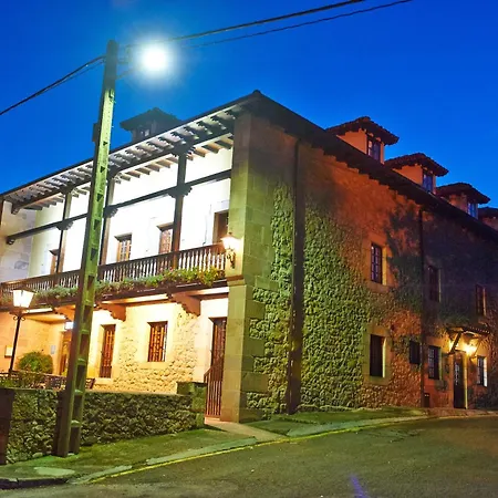 Angeles Santillana del Mar