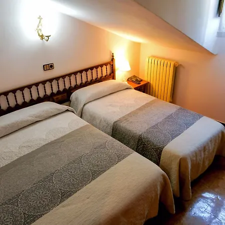 Angeles Santillana del Mar