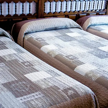 Angeles Santillana del Mar